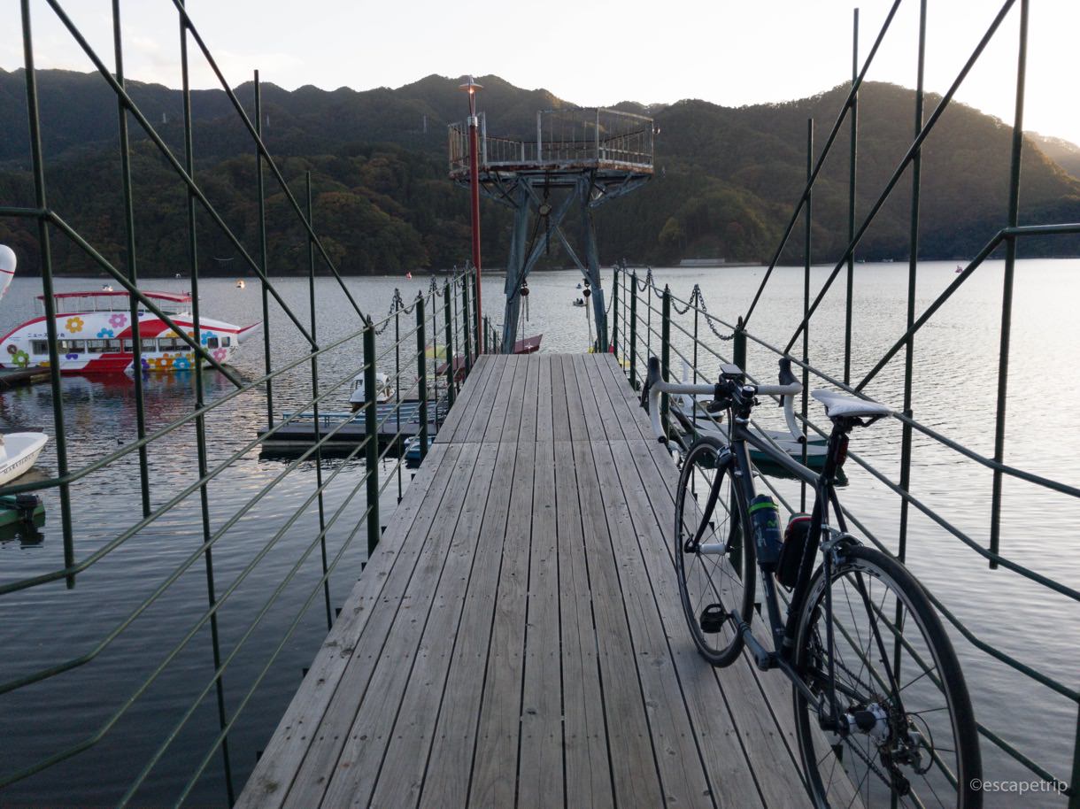 相模湖とロードバイク