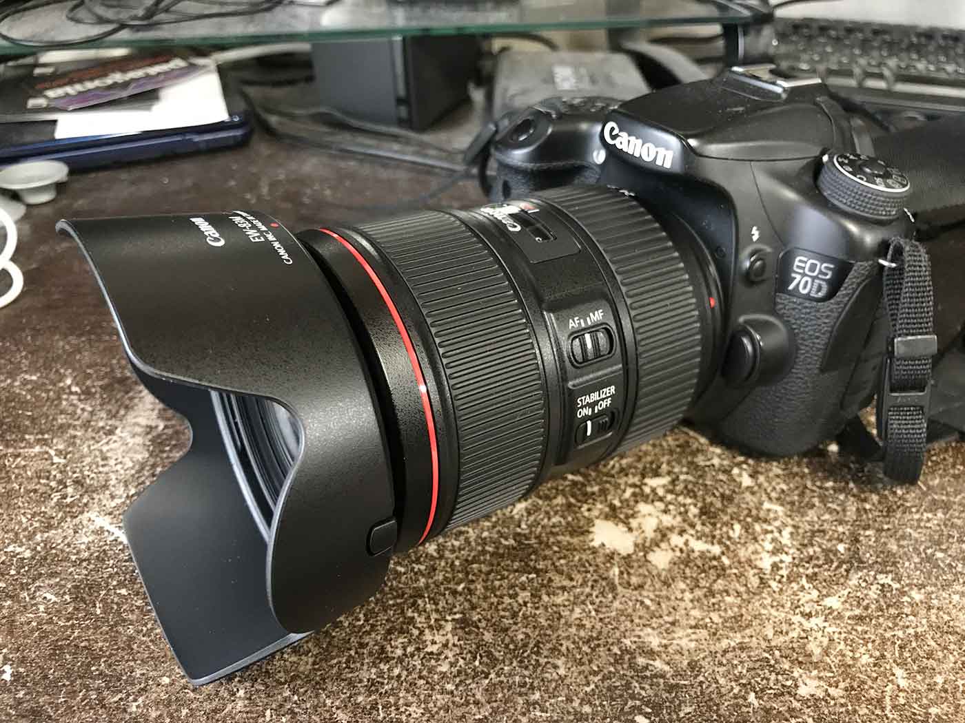 キヤノン EF 24-105mm F4 L IS USM付属品は写真の物が全てです ...