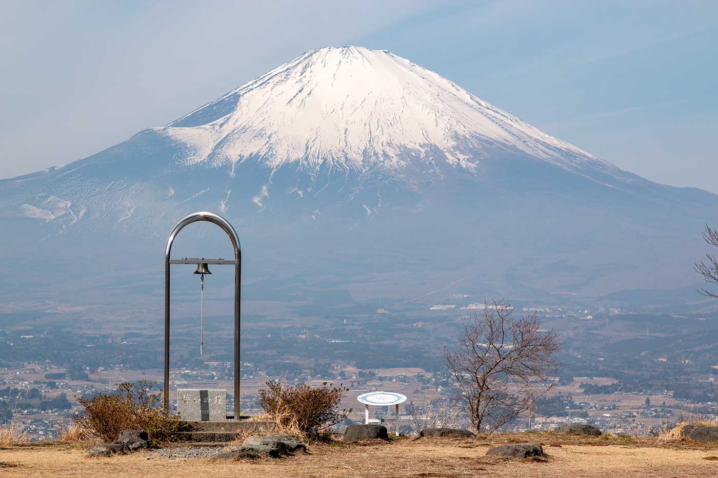 誓いの鐘と富士山