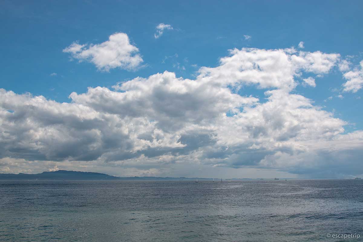 三浦半島の海と雲
