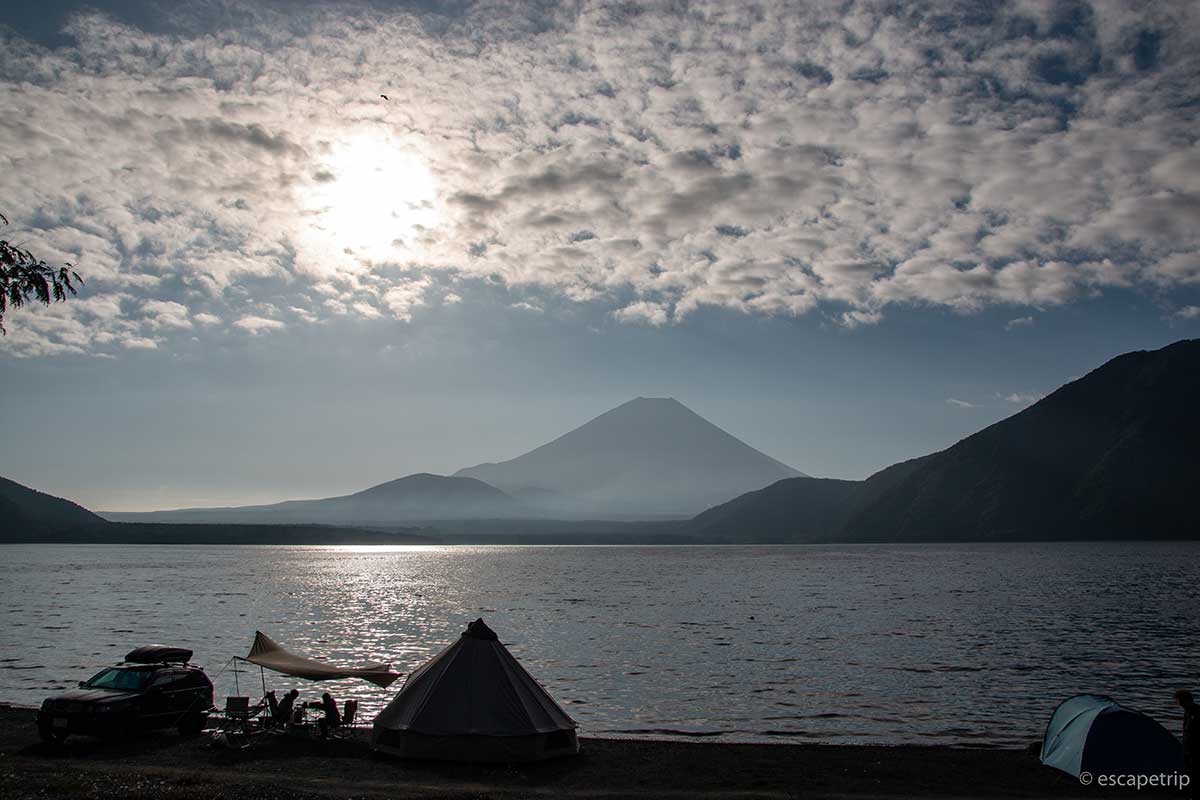 秋の浩庵キャンプ場と富士山