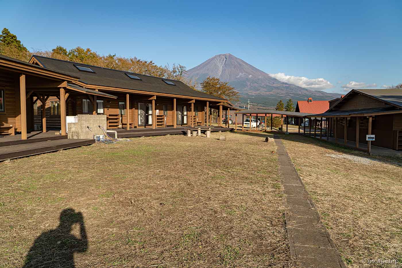 富士山YMCAｎ建物と富士山