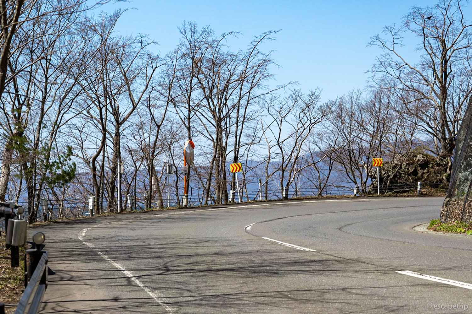 十和田湖と湖畔の道路