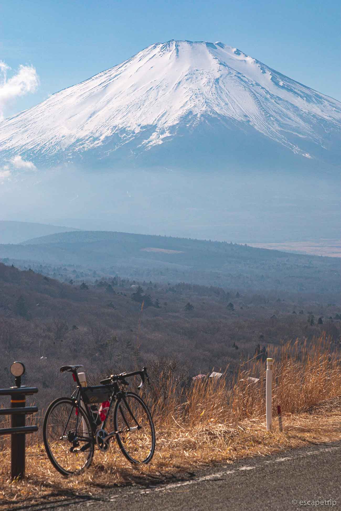 冬の富士山とロードバイク
