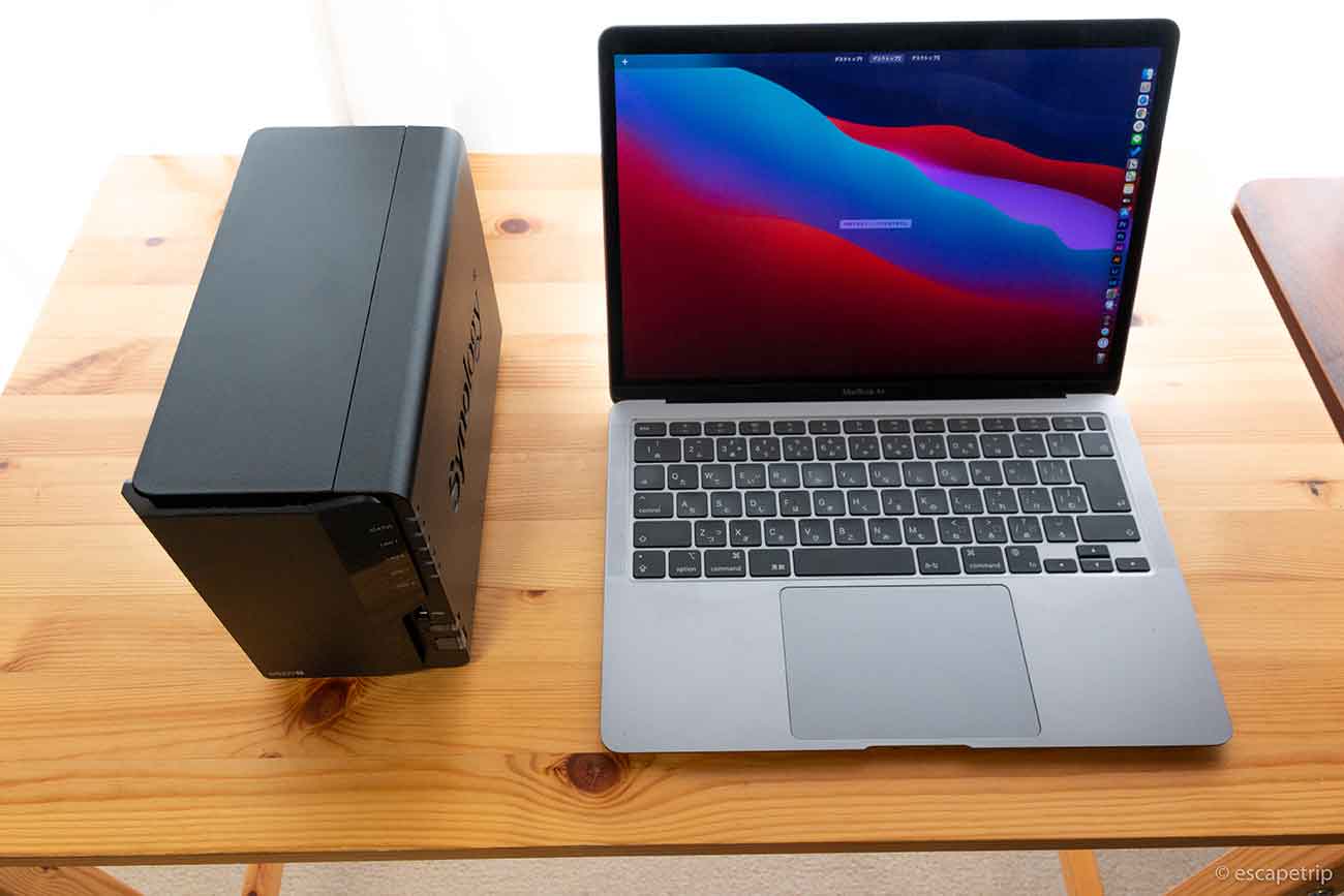 NASと13インチMacBook Proの大きさ比較