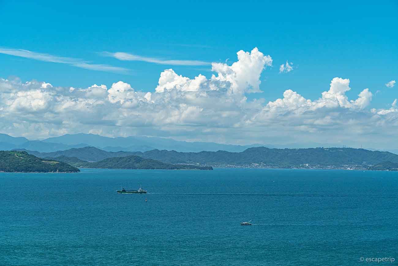 小豆島で見る夏雲と瀬戸内海