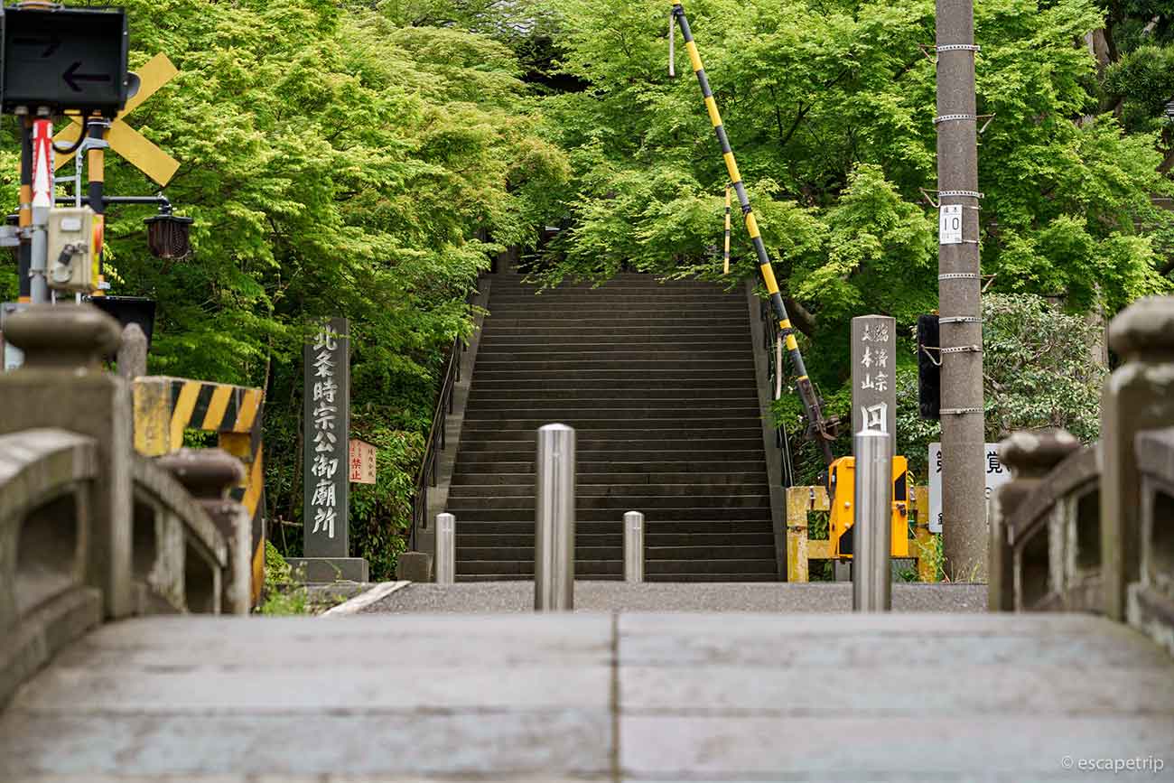 円覚寺の前の踏切